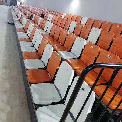 Couleur blanche plancher monté fauteuil à bras système de siège rétractable bleacher pour le gymnase du stade et de l' auditorium